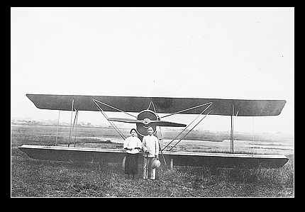 1923年7月30日 中国自行设计生产第一架飞机“洛士文一号”