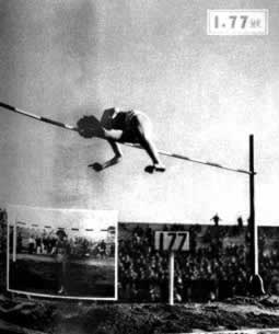 1957年11月17日 我国运动员郑凤荣创女子跳高世界纪录