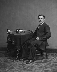 爱迪生宣布发明留声机
