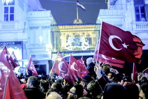 土耳其砸错大使馆烧错国旗是怎么回事