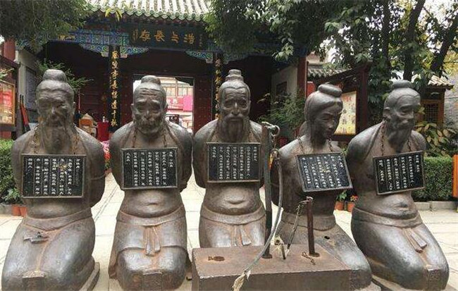 秦桧跪像是谁立的，秦桧跪像几个人是谁
