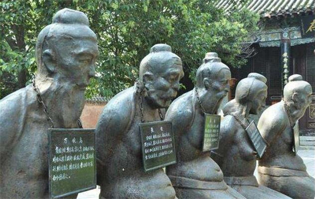 秦桧跪像是谁立的，秦桧跪像几个人是谁