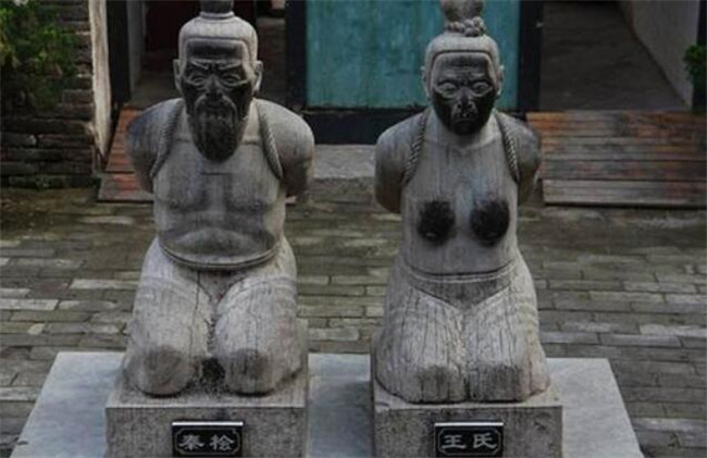 秦桧跪像是谁立的，秦桧跪像几个人是谁