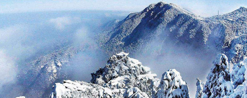 横看成岭侧成峰远近高低各不同写的是哪座山