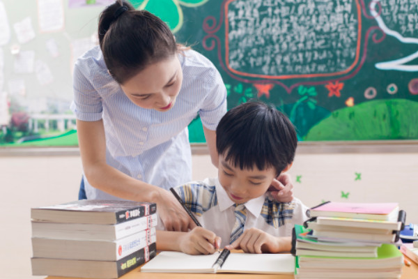 刚开始怎么教孩子写字