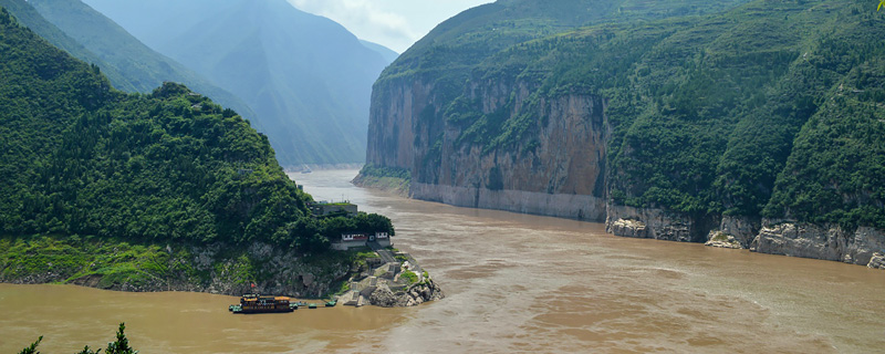 千里江凌一日还的意思
