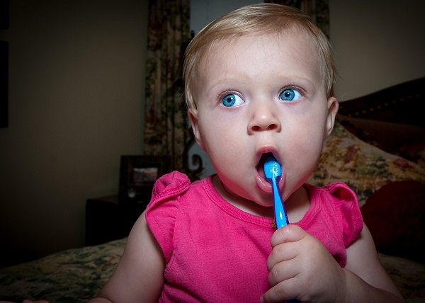 两岁孩子要刷牙吗