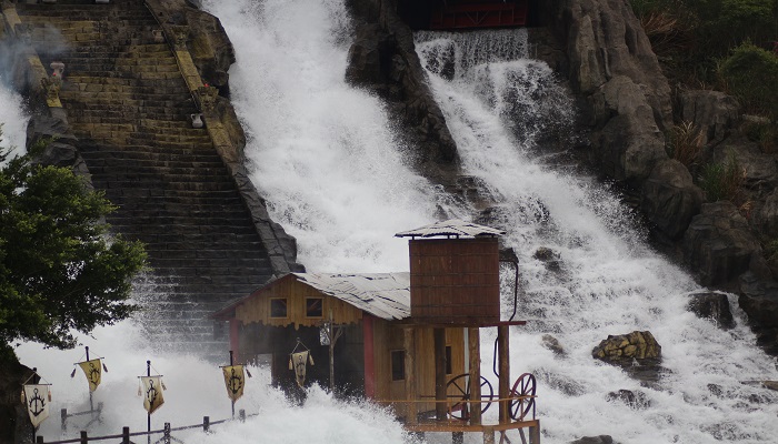 山洪暴发的意思