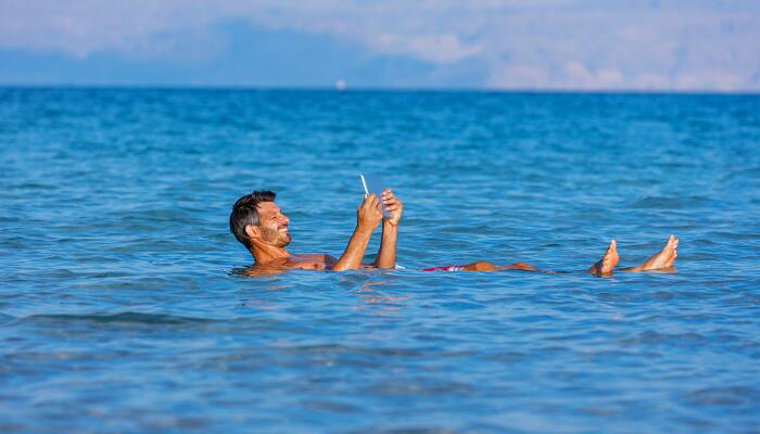 世界上海拨最低的湖泊是哪个