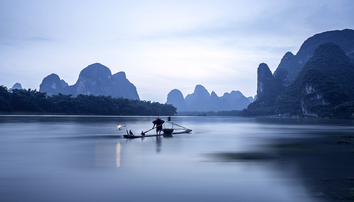 青箬笠绿蓑衣斜风细雨不须归的意思