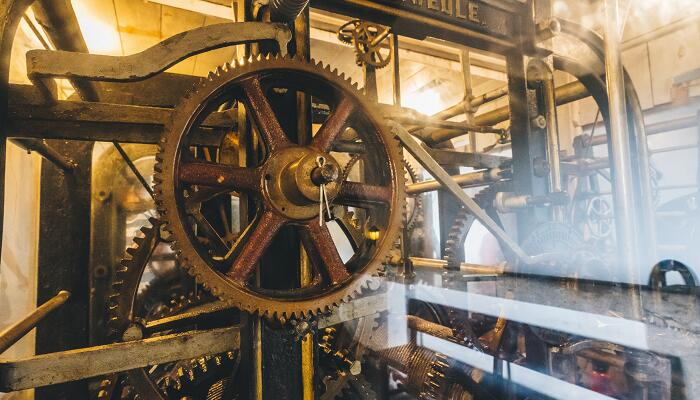 齿轮转动快慢与齿轮的什么和什么有关