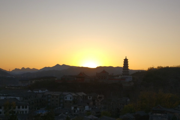 不教胡马度阴山