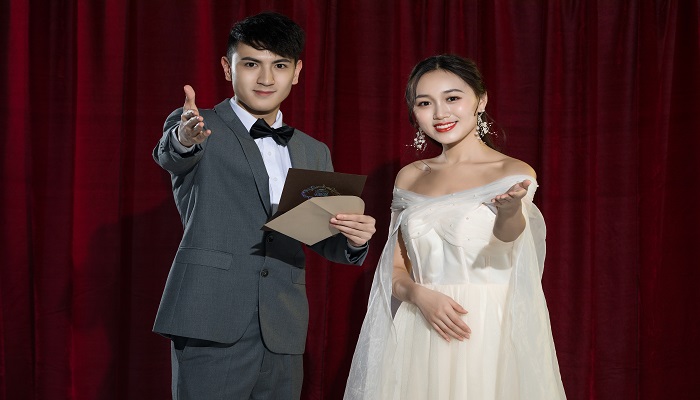 元旦晚会主持人开场白