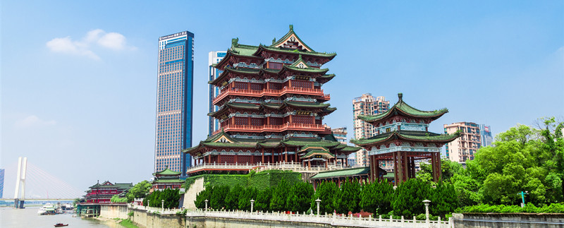 秋水共长天一色出自哪篇文章