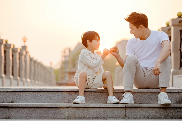 从小性格内向不合群怎么办