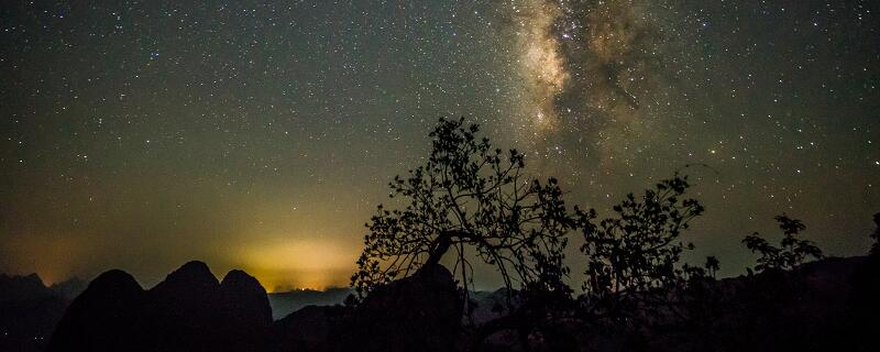 满船清梦压星河的意思