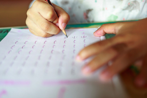 小孩几岁练字比较好