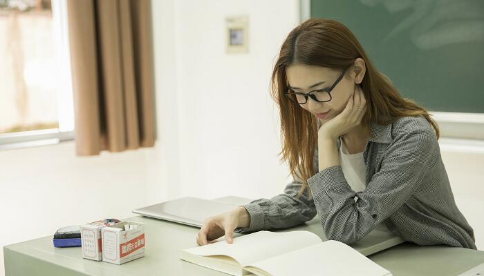 四项目人员报考条件