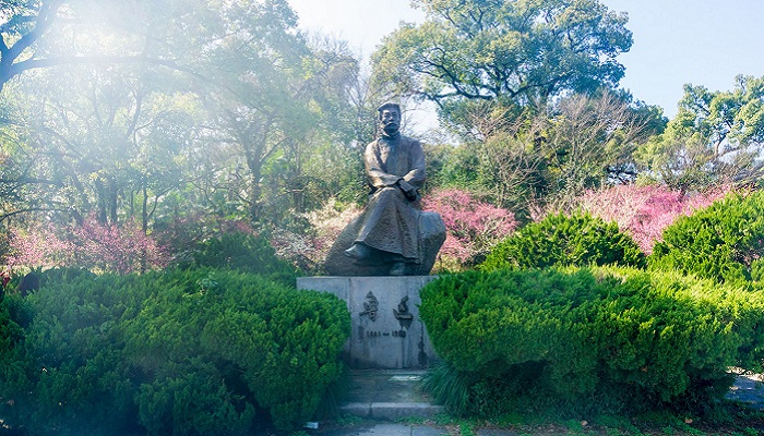 甘为孺子牛上句是啥