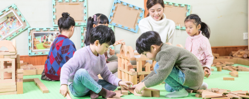幼师怎么对待孩子吵闹 