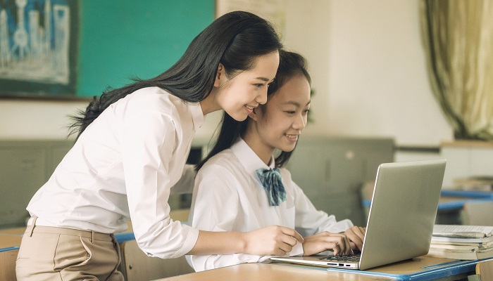 他对自己能否学好电脑充满了信心修改病句