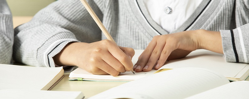 他转过身对小人鱼说啊我真是太幸福了改为转述句