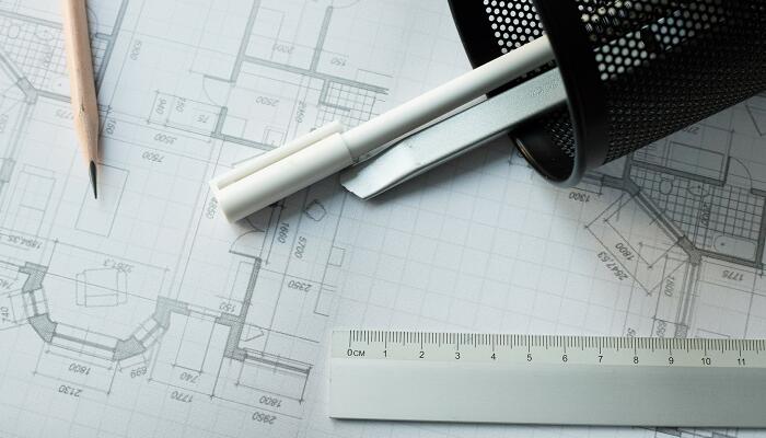 测量误差按其特性可分为哪三类