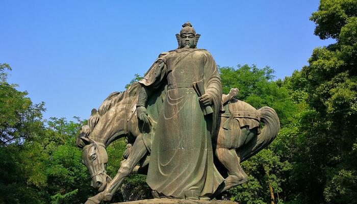 白铁无辜铸佞臣的上一句