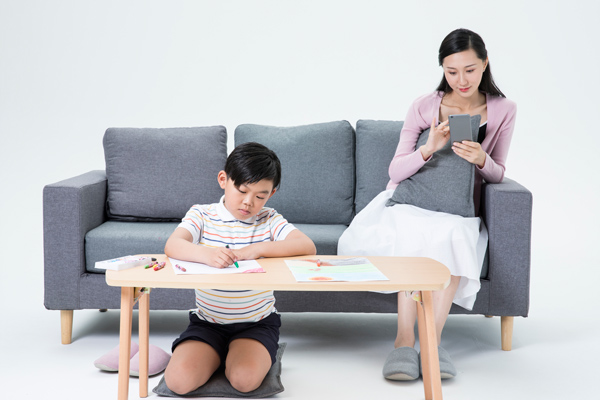 怎么教导孩子不玩手机