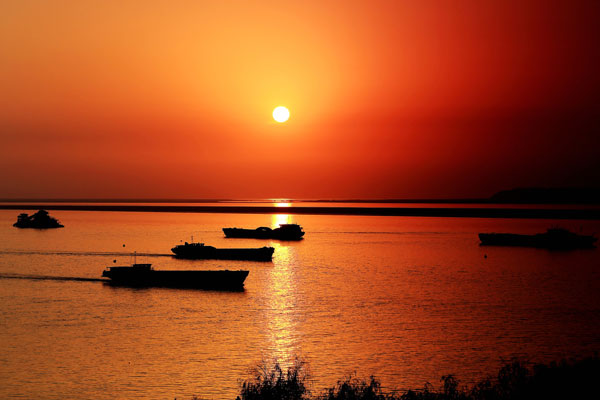 南湖秋水夜无烟中的南湖指的是