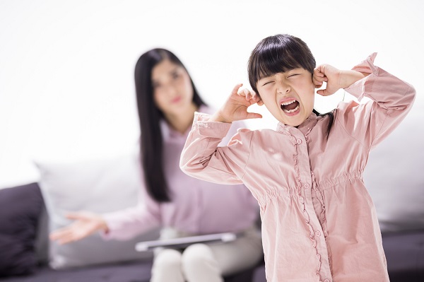 小孩打人父母怎么处理