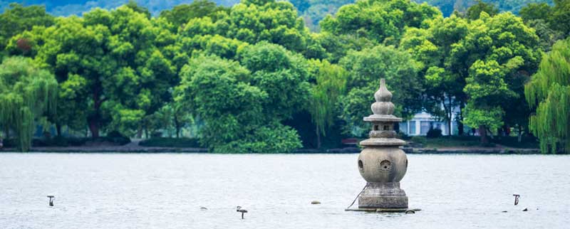 钱塘湖春行主旨