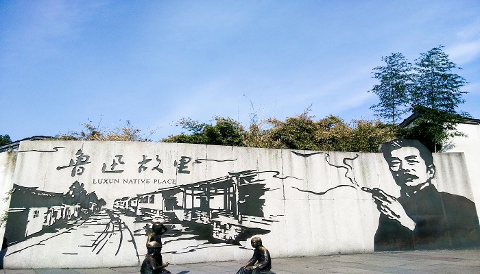 横眉俯首出自鲁迅的什么
