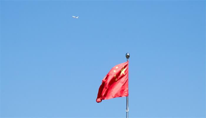 五角星加火炬的红旗是我们的队旗其中五角星代表着什么