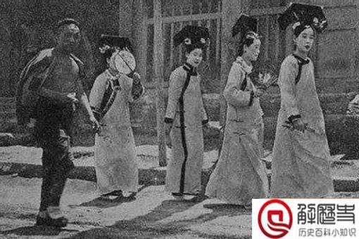 同样是名门出生,为何有的一入宫就是贵人,有的就只能是宫女呢?