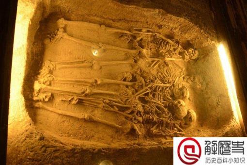 朱元璋殉葬的嫔妃们,为何尸骨呈八字形?