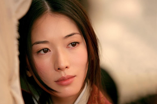 周瑜是怎么爱上小乔的?小乔最喜欢的是不是周瑜?