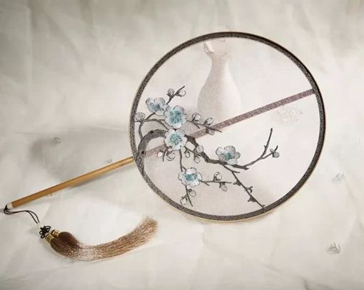 古代人的扇子除了扇风还有什么作用? 古代人的扇子除了扇风还有什么作用?