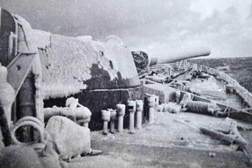 美国海军历史上最大乌龙事件,舰队司令晕船掉海里淹死了 美国海军历史上最大乌龙事件,舰队司令晕船掉海里淹死了