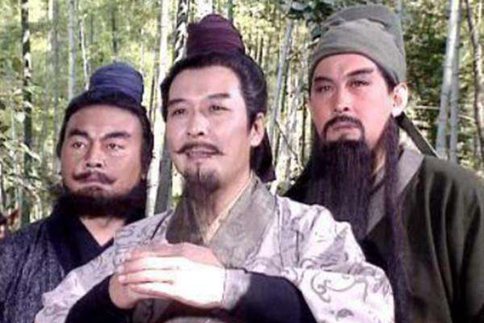 刘备在许昌暗杀曹操失败为什么还能从曹操手中逃脱?