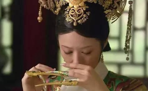 清宫女子手上带的指甲套叫什么?有什么讲究? 清宫女子手上带的指甲套叫什么?有什么讲究?