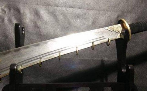 古代的大刀后面带有一些铁环,有什么用? 古代的大刀后面带有一些铁环,有什么用?