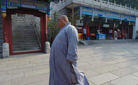 为什么和尚都比较胖,道士都很瘦?
