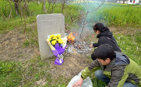 为什么扫坟要在坟头压几张纸?原来这个习俗来源于汉高祖刘邦