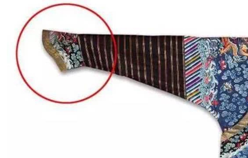 清朝官员下跪为什么要拍几下袖子?拍袖子有什么寓意?