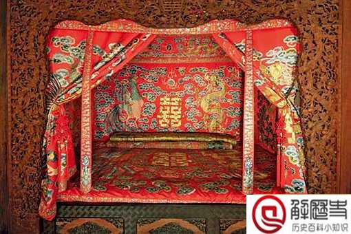 古代女子为何要穿开裆裤出嫁