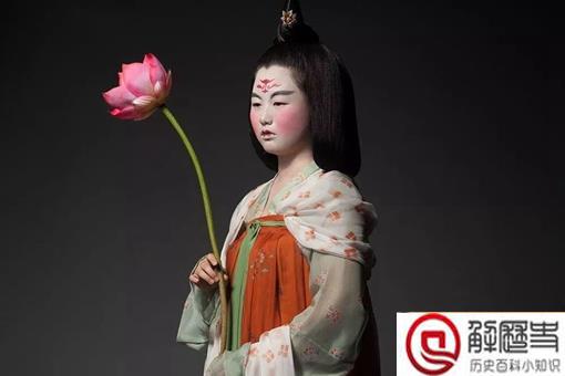 古人的衣服为什么那么长要拖在地上