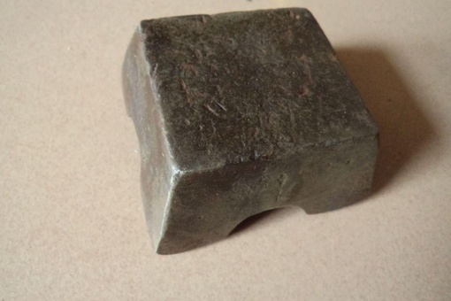 打铁的铁砧下面为什么要用铁链缠绕 打铁的铁砧下面为什么要用铁链缠绕