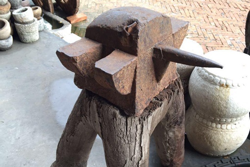 打铁的铁砧下面为什么要用铁链缠绕 打铁的铁砧下面为什么要用铁链缠绕