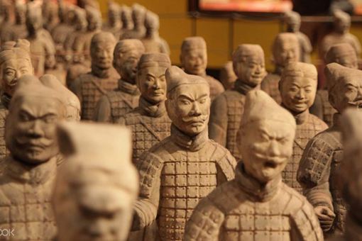 兵马俑中的陶俑,为什么都没有戴头盔? 兵马俑中的陶俑,为什么都没有戴头盔?